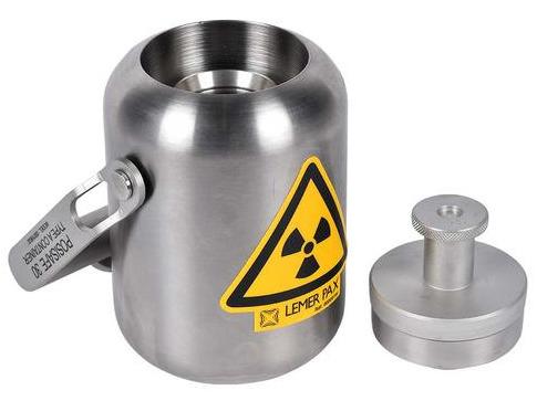 这种铁罐子遇见了请远离，里面的放射物很危险，可能危及生命