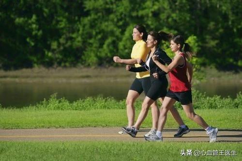 高血压人每天走多少步，就能降压？快看看心血管医生这样说！