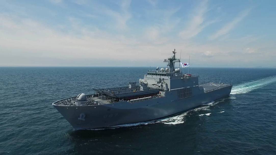 韩国防卫事业厅31日表示,由蔚山现代重工业公司生产的新型两栖登陆舰