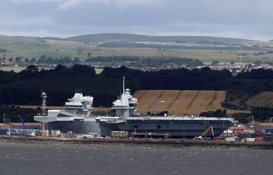 aircraft carrier)是英国正在建造的一型传统动力短距滑跃起降双舰岛