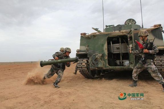 点击图片进入下一页迅即出动,往往成为步战车载员下车战斗决胜的关键.