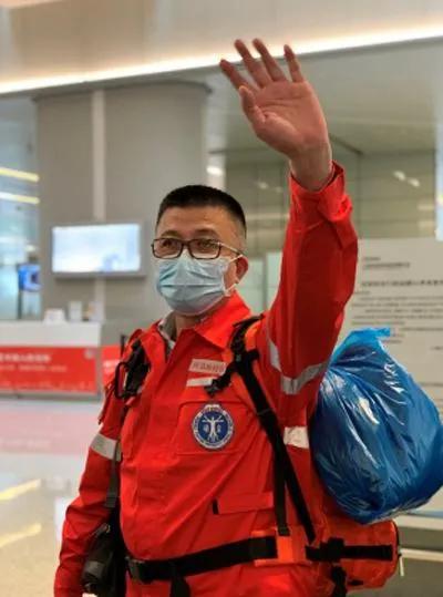 披挂出征前线 他不负人民的重托——记瑞金医院副院长陈尔真教授