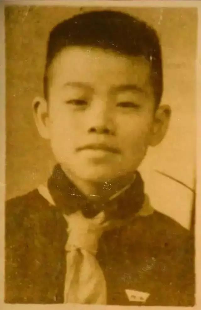 緬懷｜葉永烈“開(kāi)掛”的寫(xiě)作人生：多面高產(chǎn)的“煤球爐”式作家