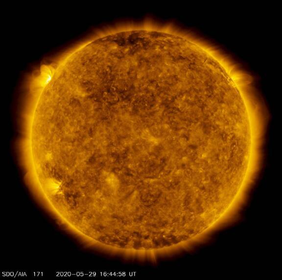 太阳已经“睡醒”了？科学家观测到太阳做了一个大动作