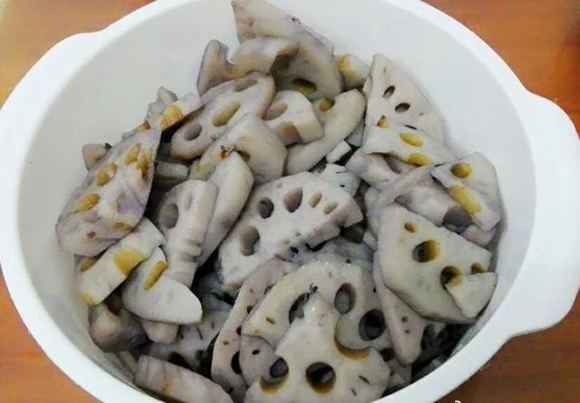 為什么要對(duì)食材進(jìn)行焯水？焯水又有哪些小技巧？