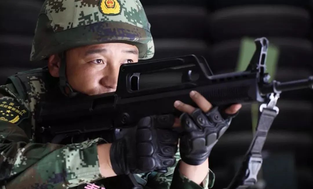 又到一年退伍季送战友踏征程