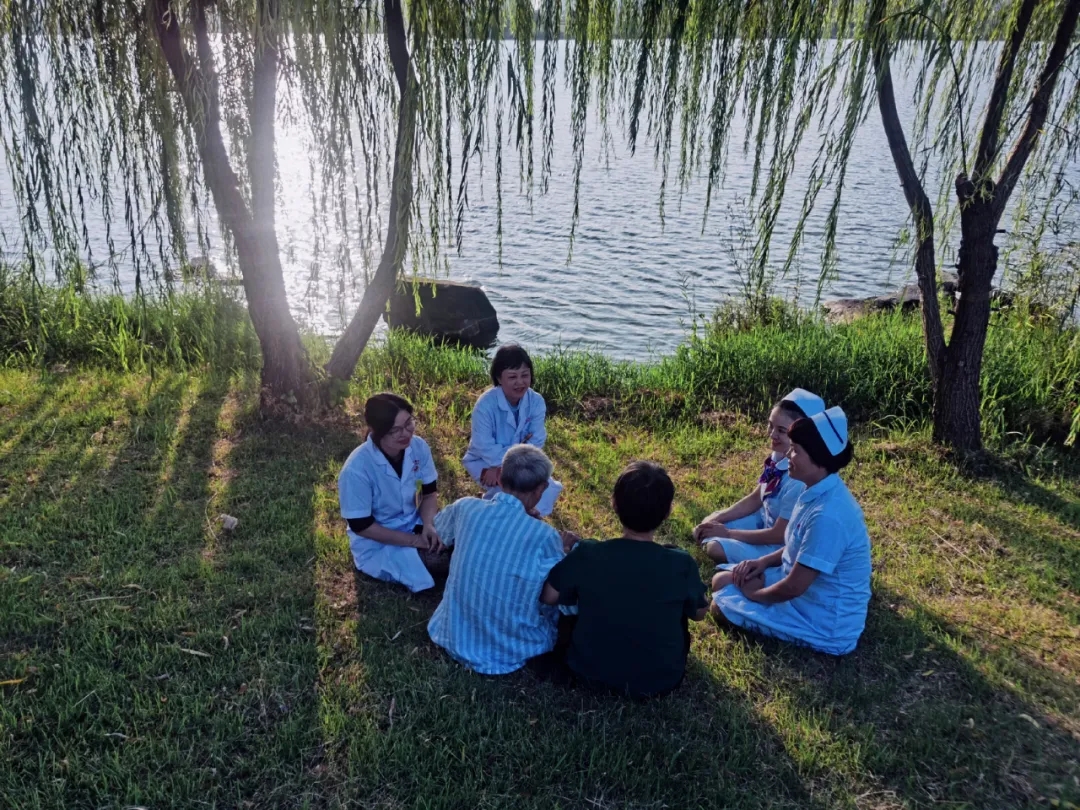 “老人自觉治愈无望，拖累了家人，情绪低落…”愿望疗法见成效