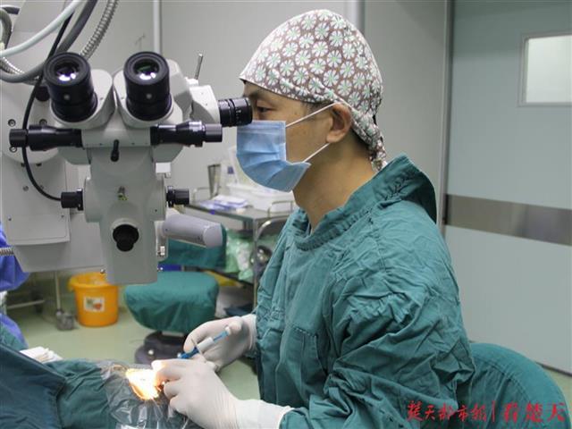 眼镜被玩坏的宝妈，终于下定决心做了这个手术