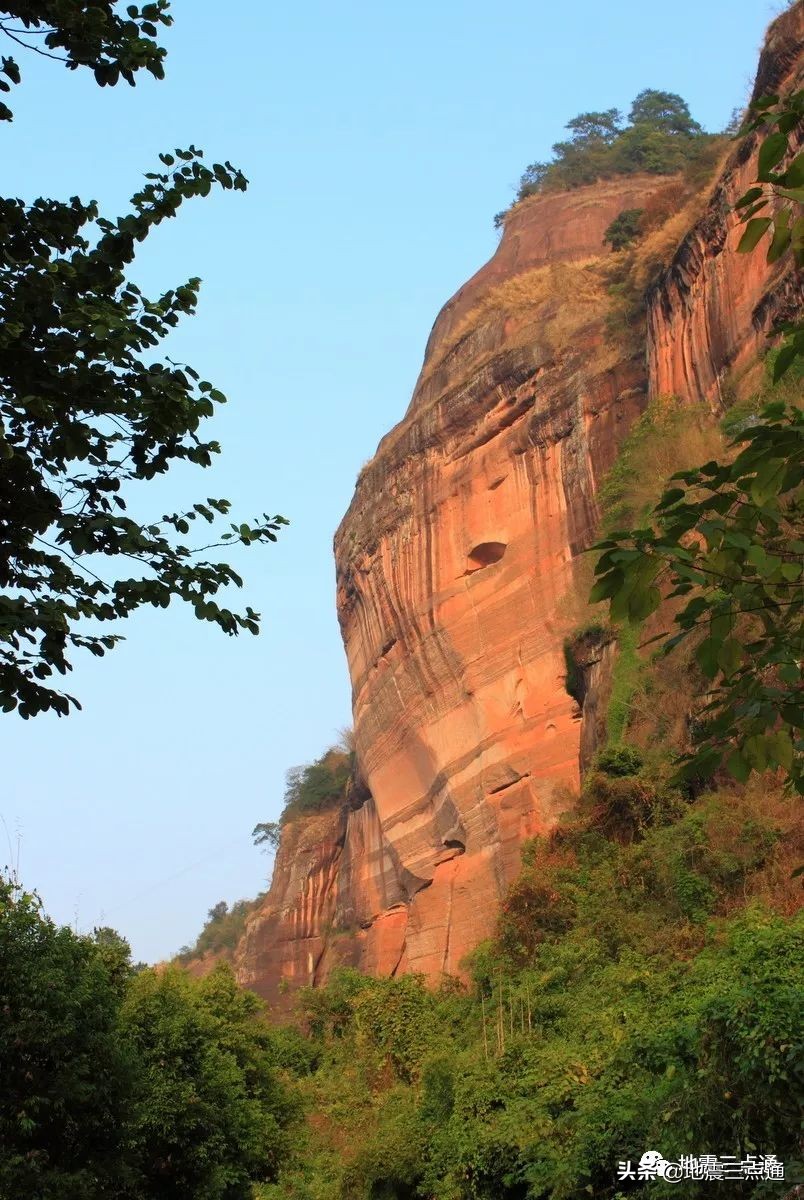 丹霞地貌與(yu) 雅丹地貌，相似的名字竟有這麽(me) 大的差別！
