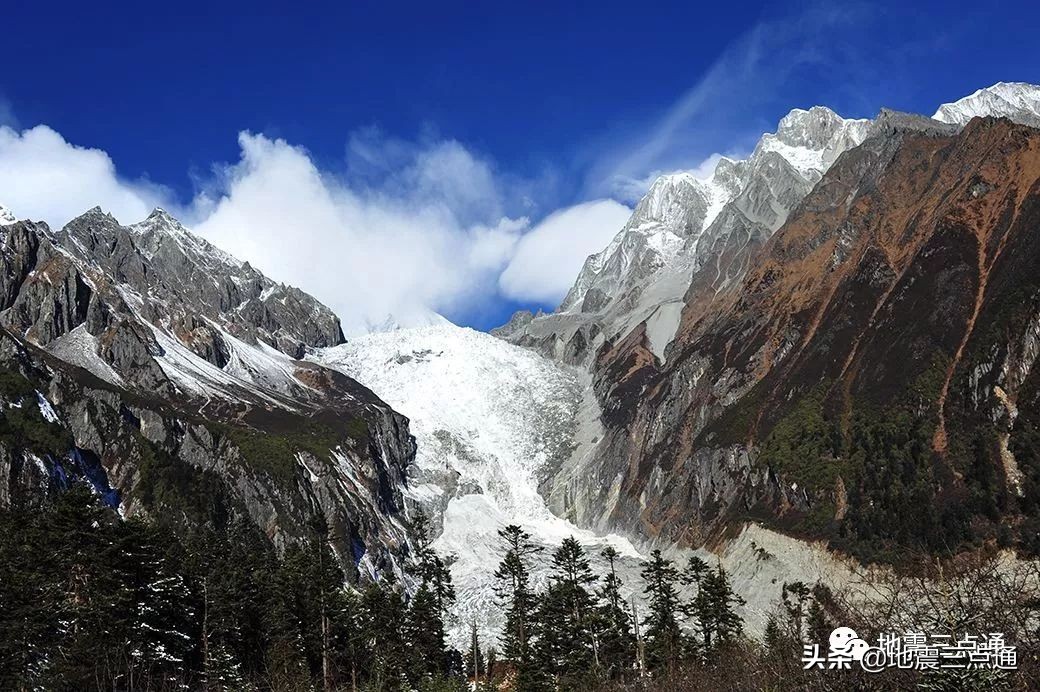 走世界聊地震 | 帶你逛逛國內(nèi)這些火爆朋友圈的奇景地貌