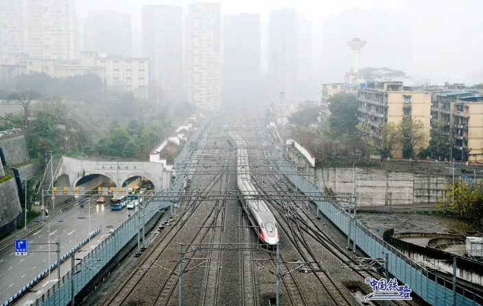 全国首个“复兴号穿楼”景观来了！还提供时刻表