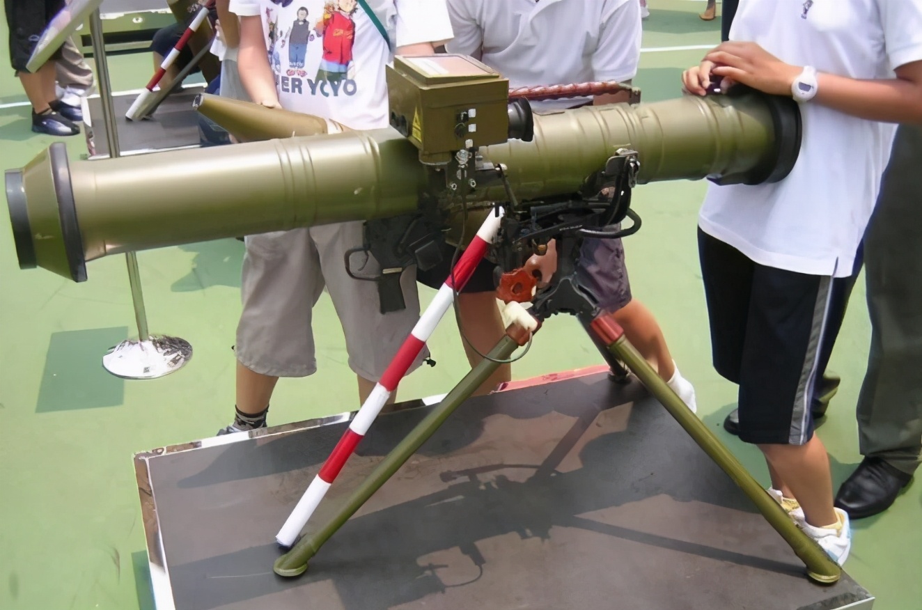 98式120毫米火箭筒也是当时面对北方装甲威胁没办法的产物当然这种