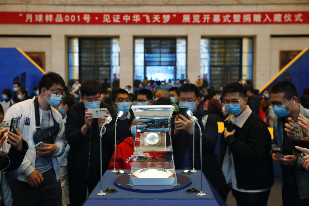 國(guó)博展出的除了月壤，還有這些探月“好搭檔”