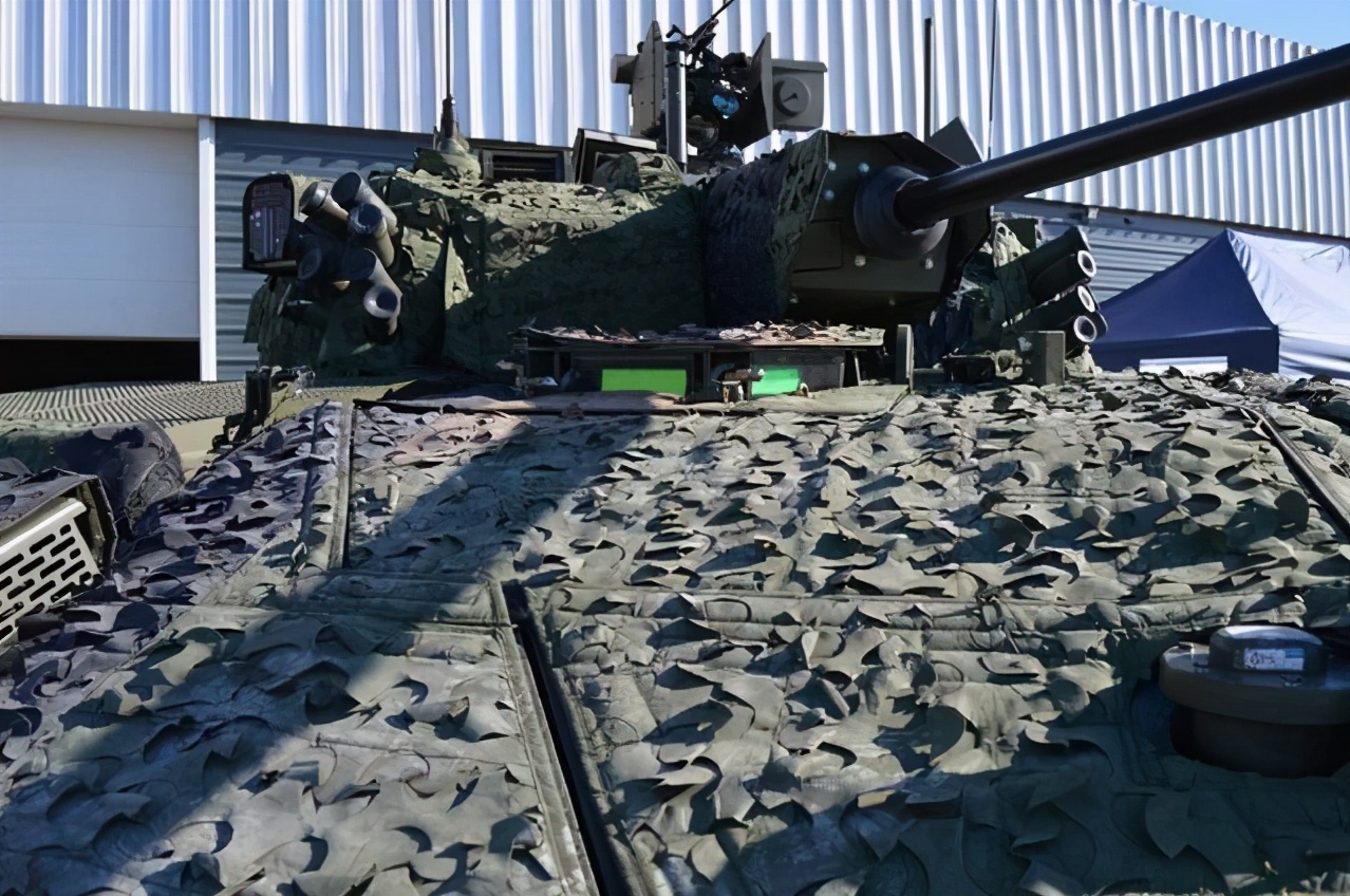 ct-40埋头弹火炮所以,英国国防采购部长杰里米·昆将这个振动引发的