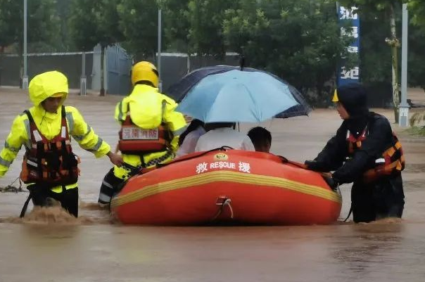 河南省气象台继续发布暴雨红色预警！公交停运、居家办公！