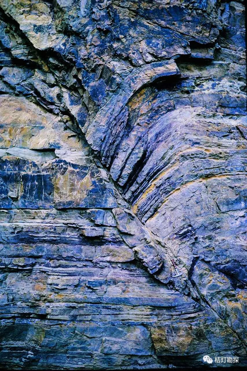 断层角砾岩描述图片