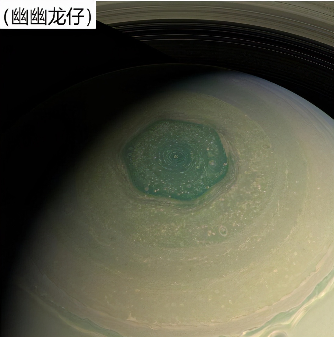 土星，肉眼所能及的最遠行星，北極神秘六角形風(fēng)暴能吞下四個地球