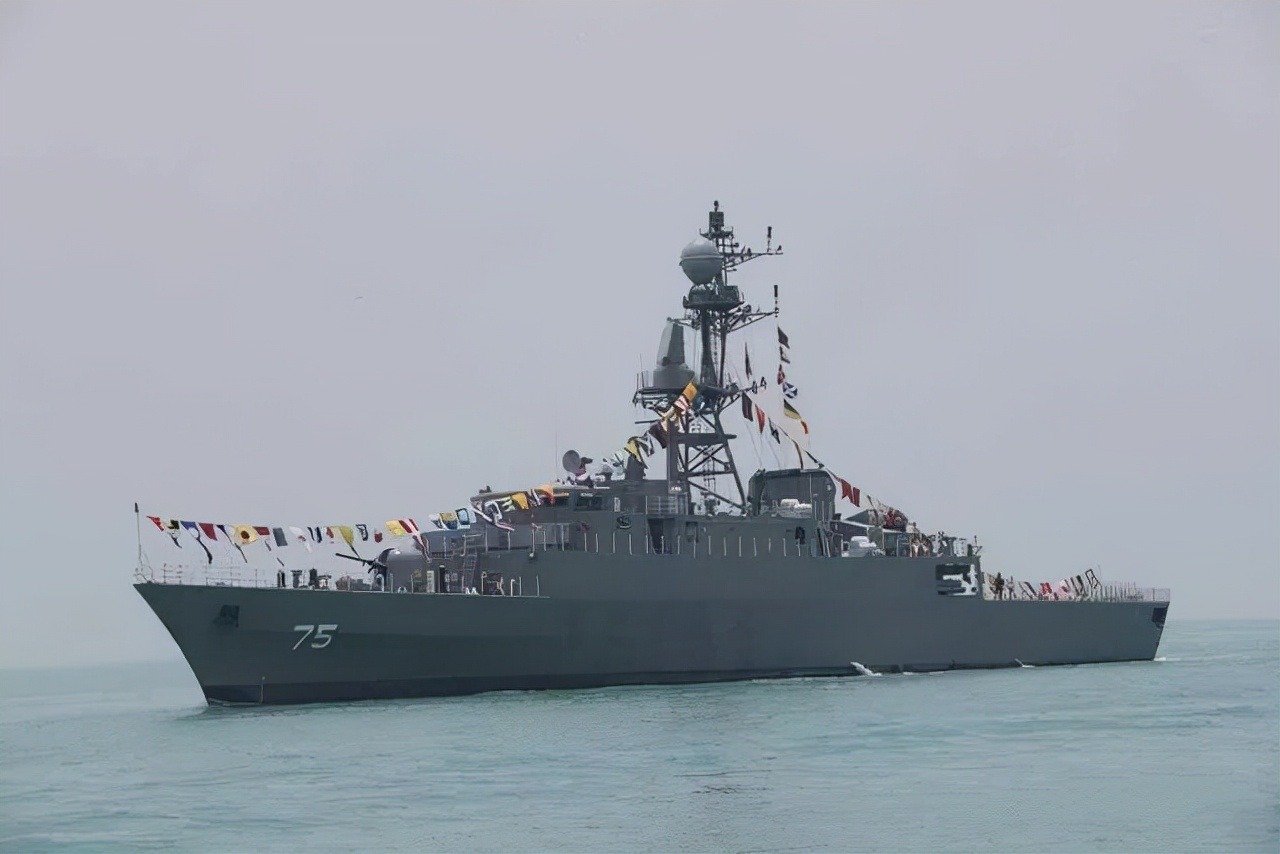 伊朗海军参演的德纳号(75号舰)护卫舰伊朗海军参演的贾马兰号护卫舰