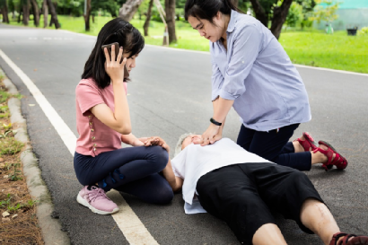 高抬双腿可以抢救心跳骤停，快速有效？