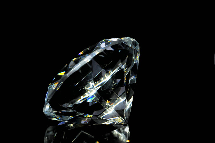 生活科普：钻石是若何切割的，莫非是自身切自身？