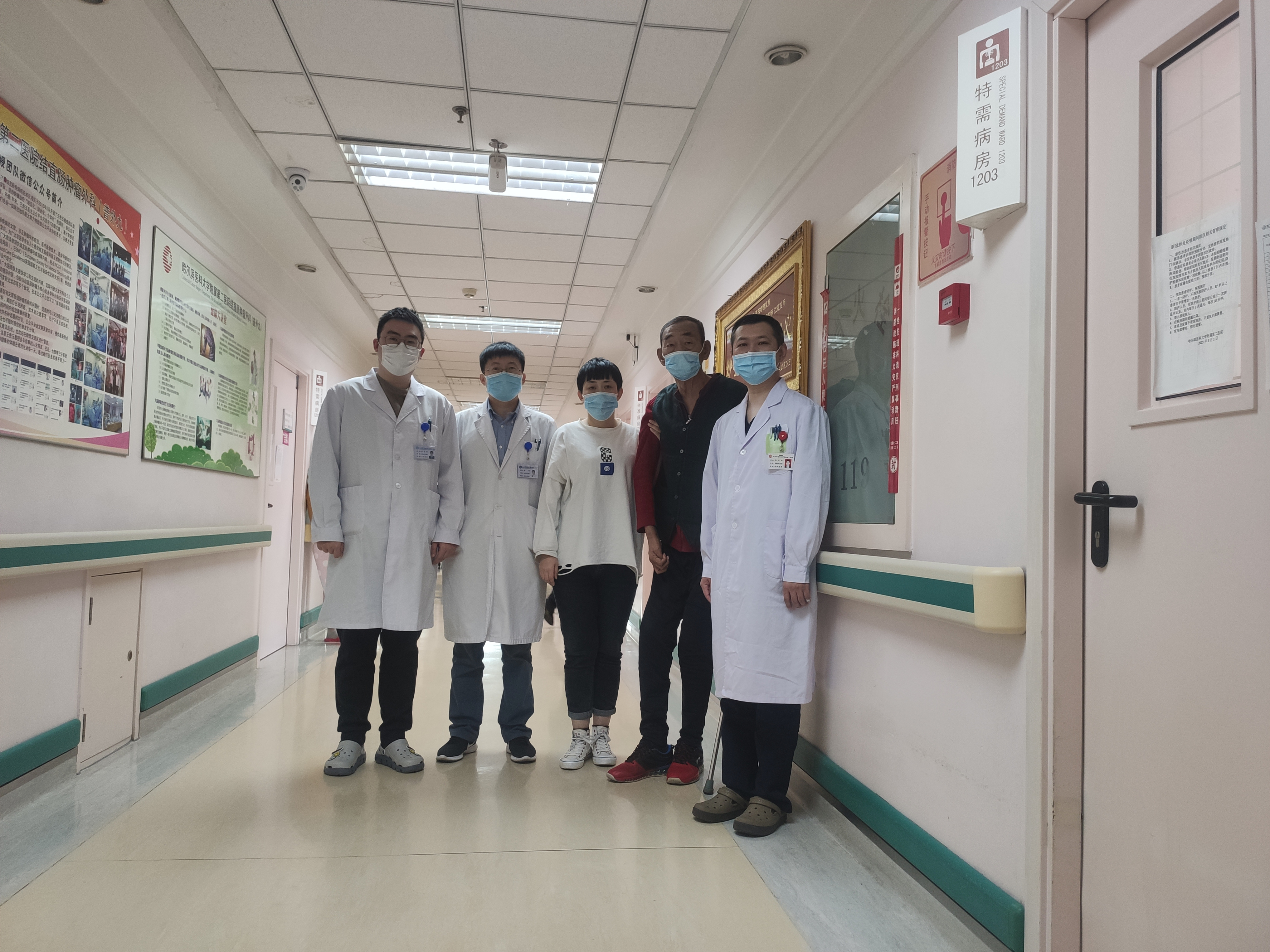 哈尔滨70岁老人同时患有尿毒症和肠癌，疫情管控之下的肠癌患者手术