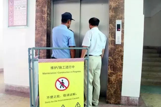 生活科普：为甚么病院的电梯，门都是往一侧开启呢？