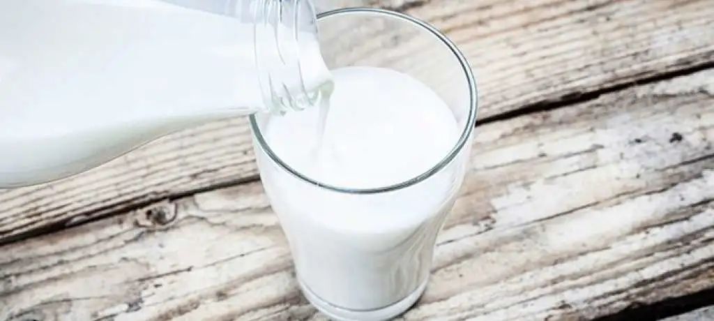 生活科普：你适宜喝牛奶照样豆浆？它们的10个特性和10个不合