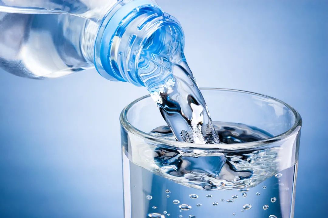 生活科普：经久喝纯清水 会招致身体缺钙？