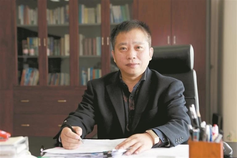刘中民：煤炭清洁高效利用的“催化师”- · 科普中国网