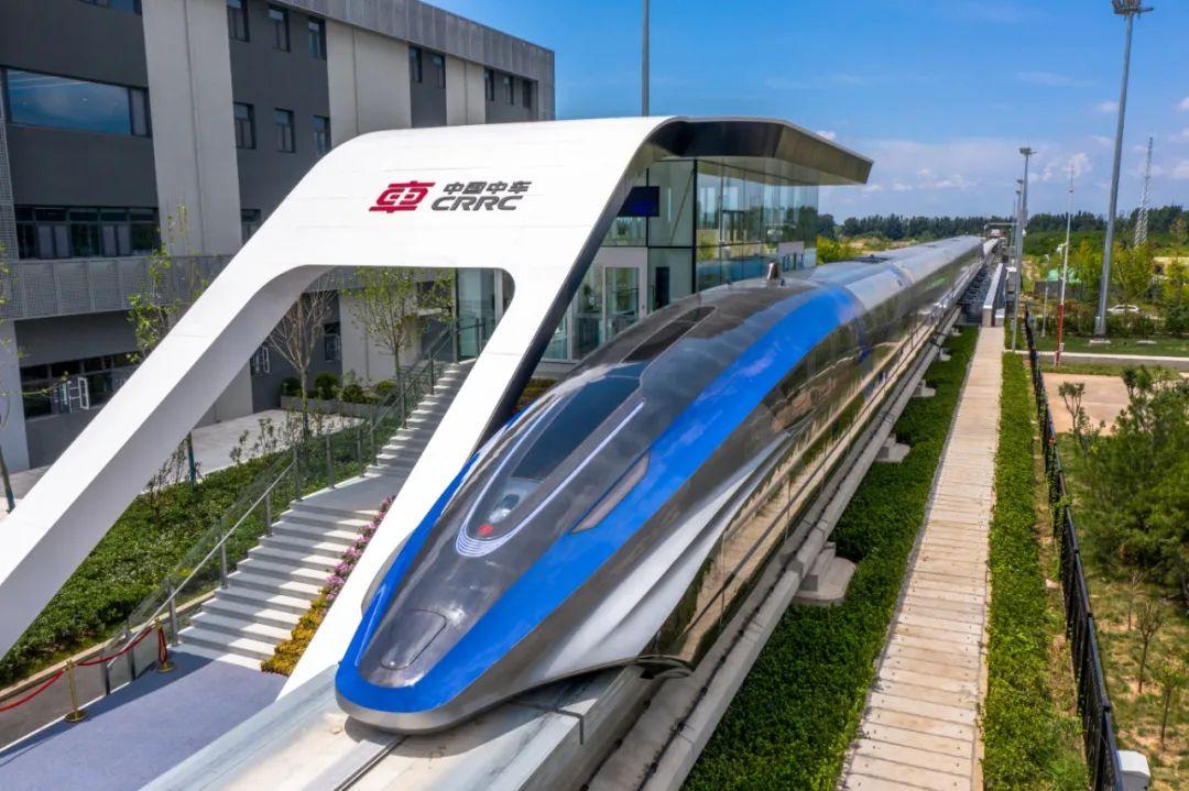 全球首列时速600公里高速磁浮列车在青岛下线作为一种新兴高速交通