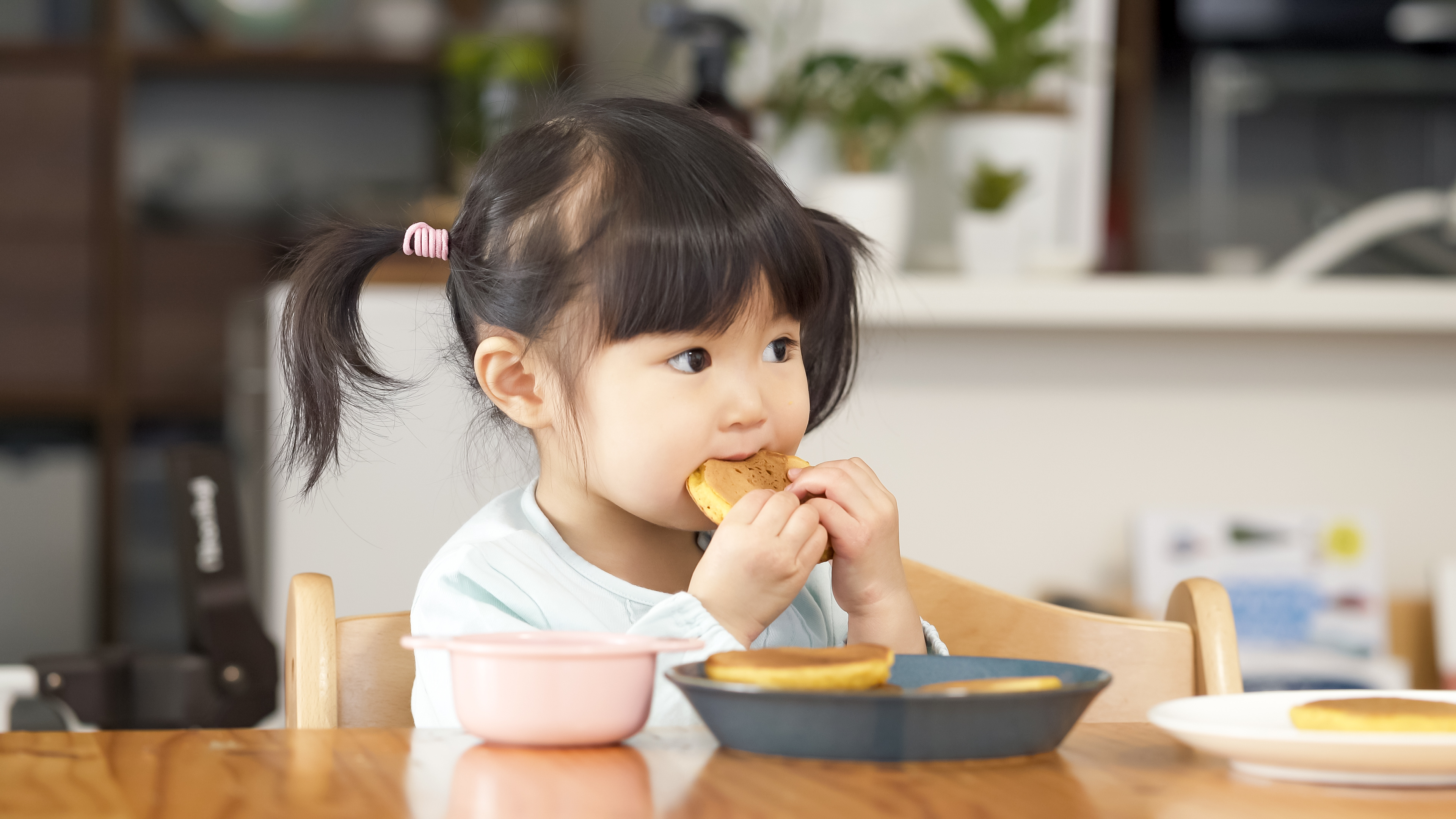 含这种成分的食物，建议少给孩子吃