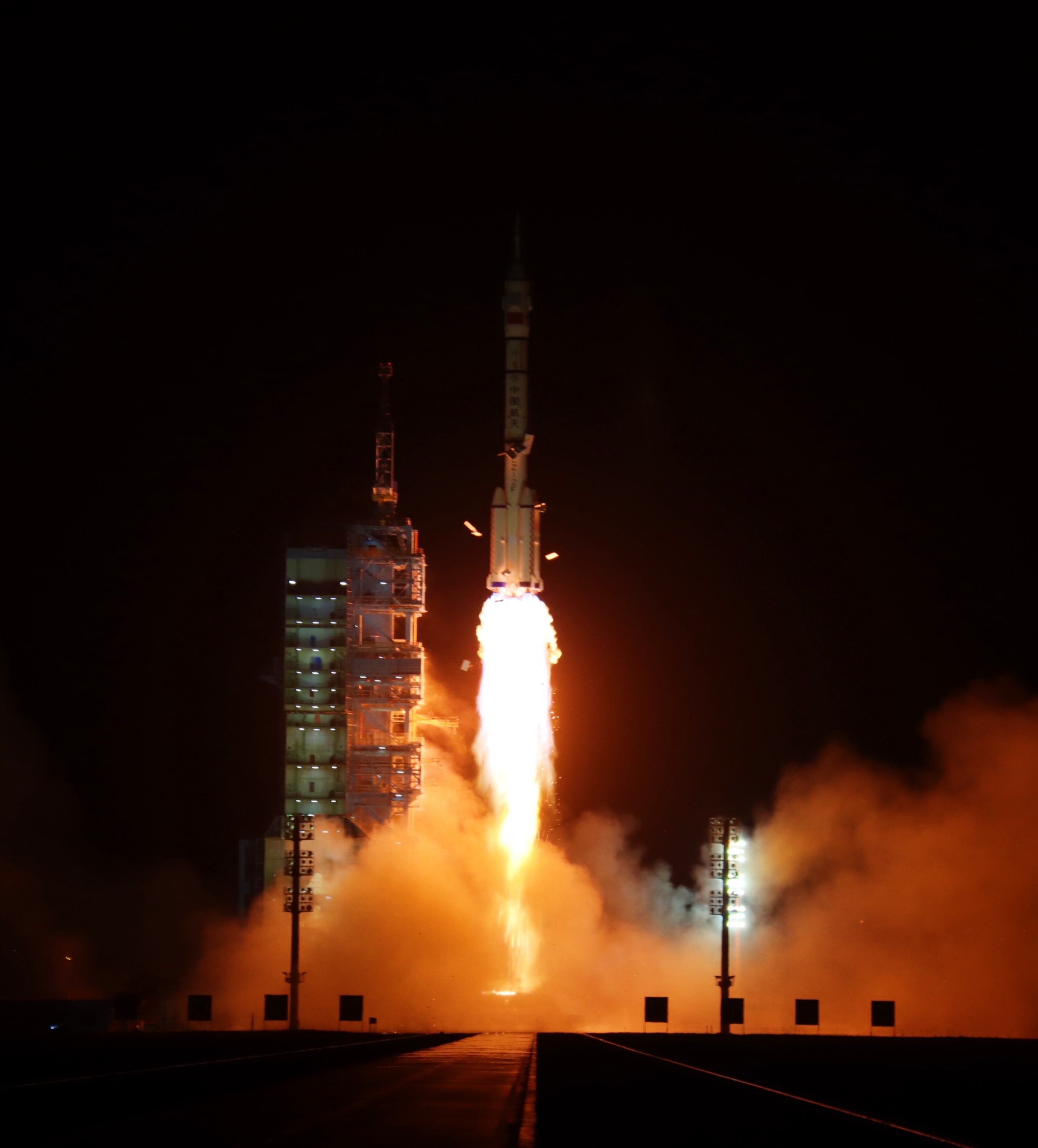 “神箭”成功发射“神十五”！中国空间站建造阶段发射“满堂红”：科普中国