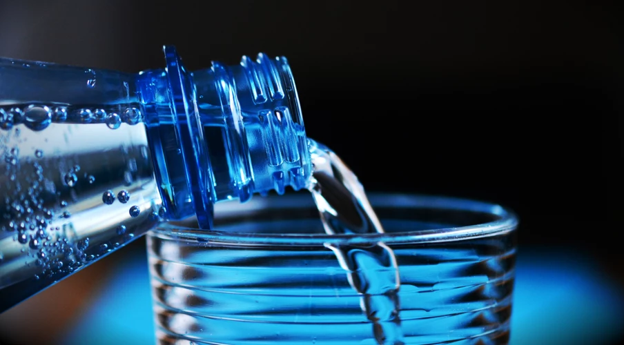 生活科普：电解质水虽有益处，但也别拿它当水喝！