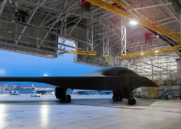 美下一代隐形战略轰炸机B-21即将首飞，它究竟强在哪里？