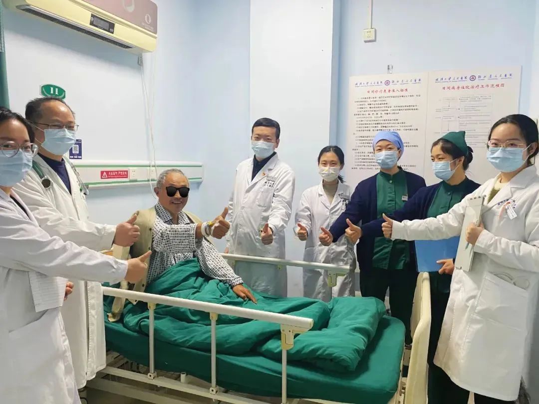 Hình ảnh từ Bệnh viện Nhân dân Đại học Vũ Hán