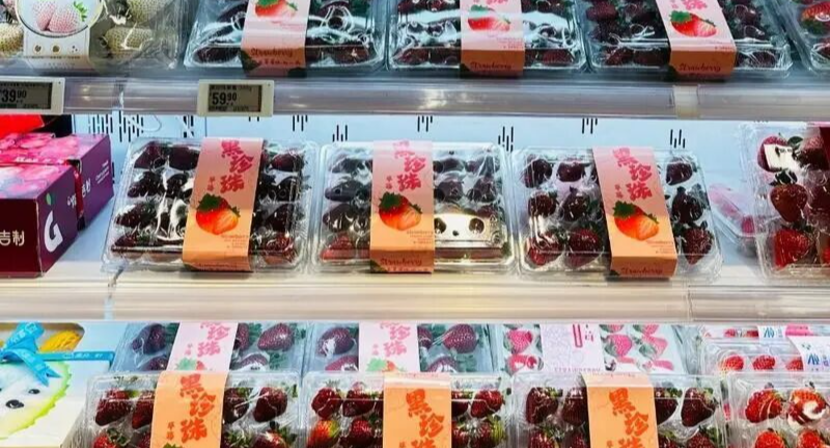 粉菠萝、黑草莓……“天价”水果到底凭什么这么贵？